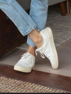 Everlane White Canvas Low-Top Forever Sneakers — Classic Minimalist Style